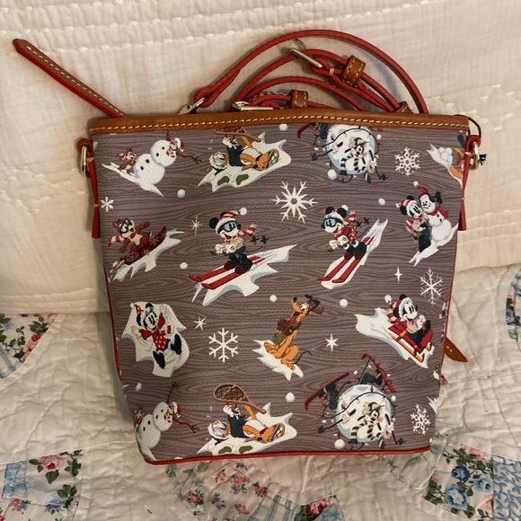 NWT Disney, Dooney and Bourke Christmas Handbag Walt's Lodge Small Crossbody HTF - Picture 2 of 7